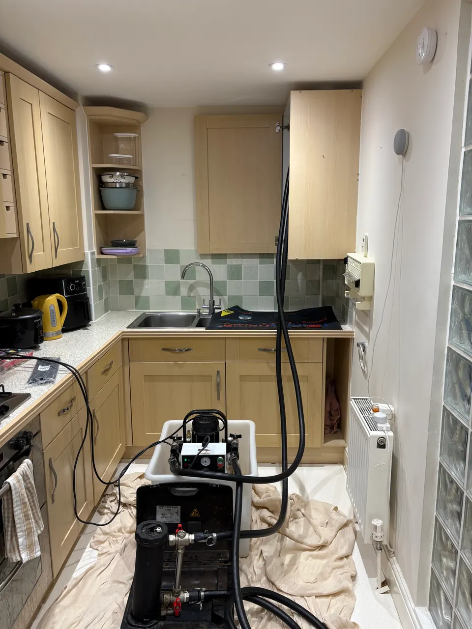 Power flushing equipment connected to a domestic central heating system